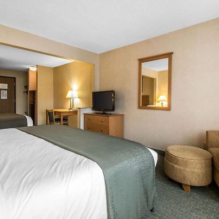 Quality Inn Dubuque On Hwy 20 Buitenkant foto