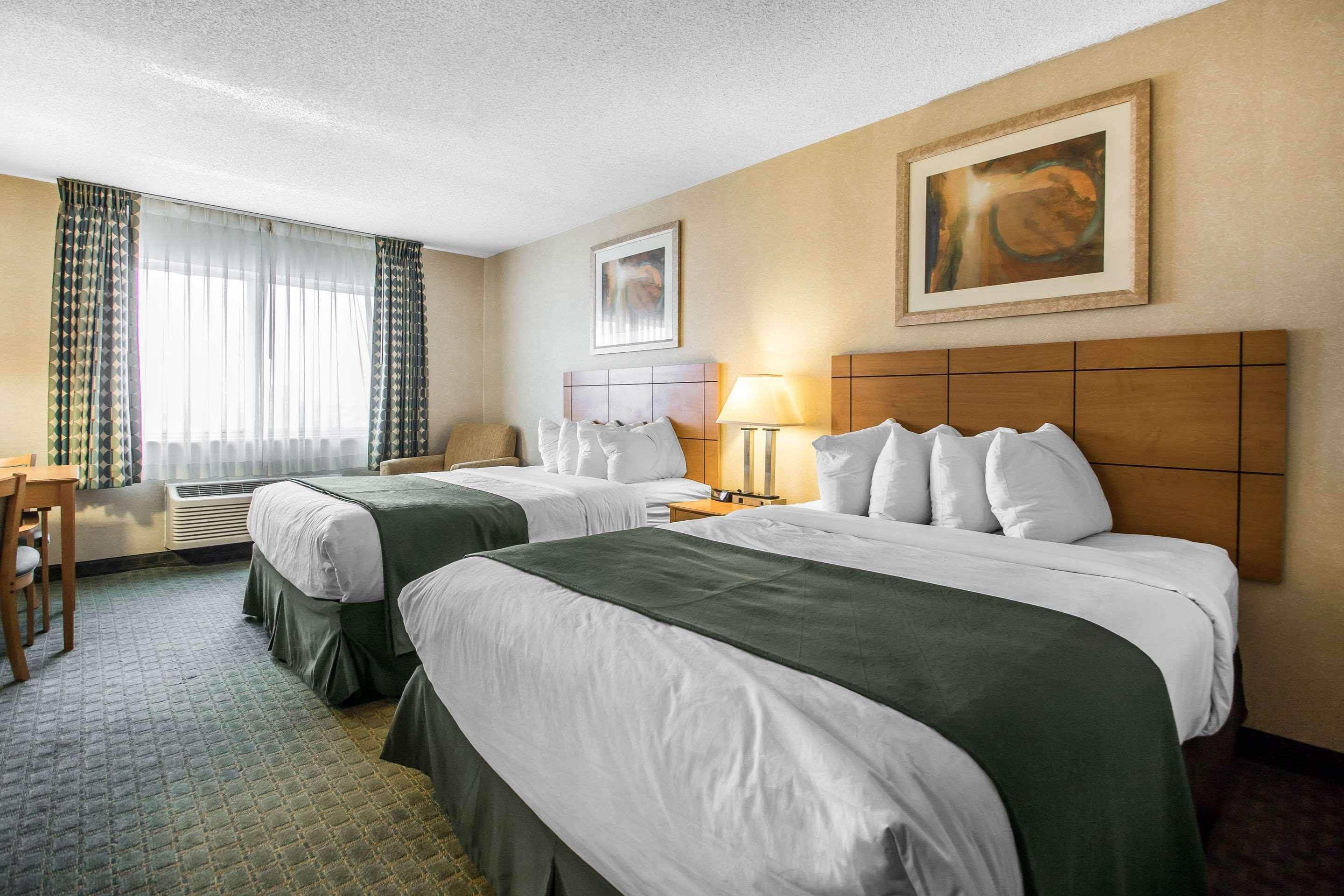Quality Inn Dubuque On Hwy 20 Buitenkant foto