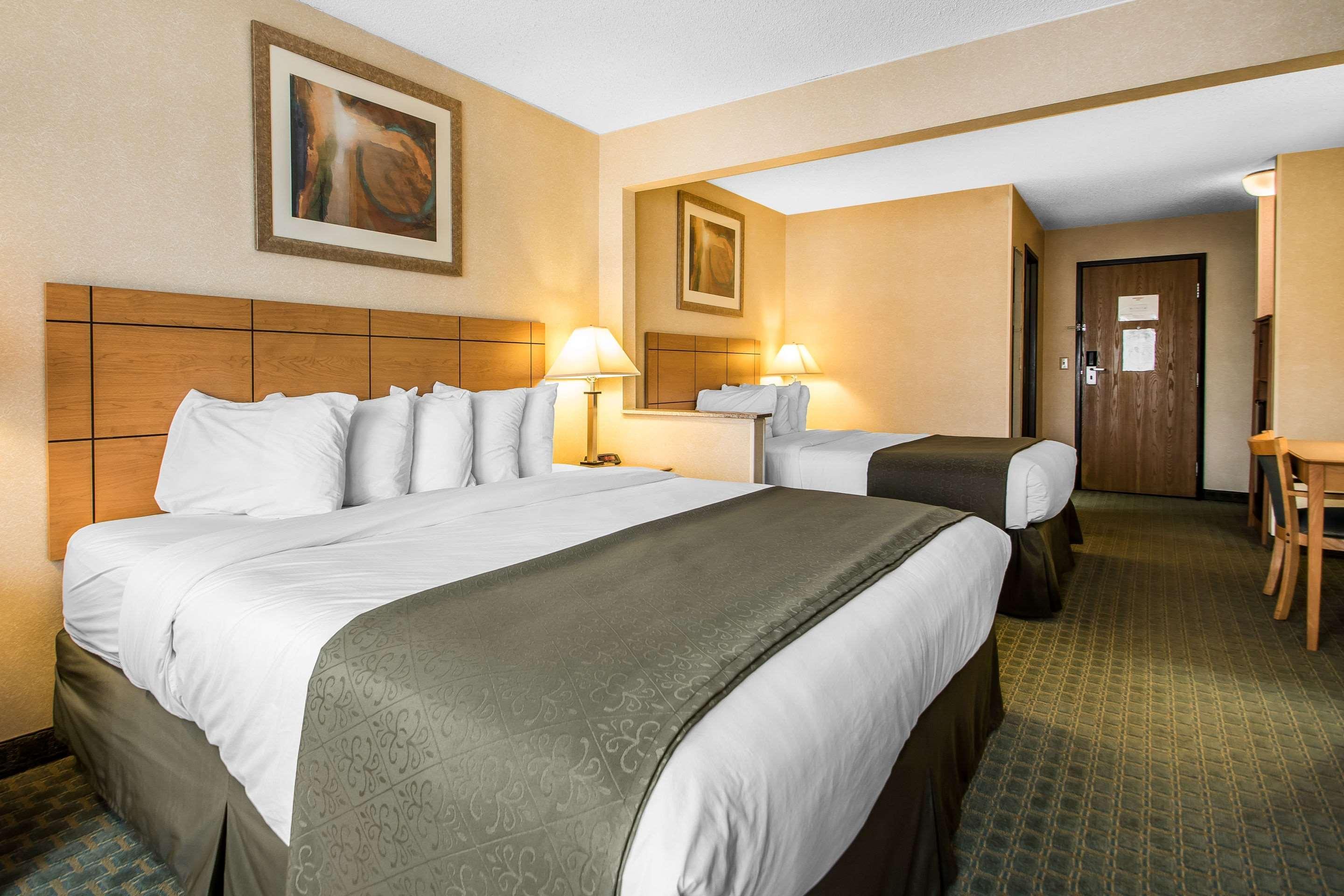 Quality Inn Dubuque On Hwy 20 Buitenkant foto