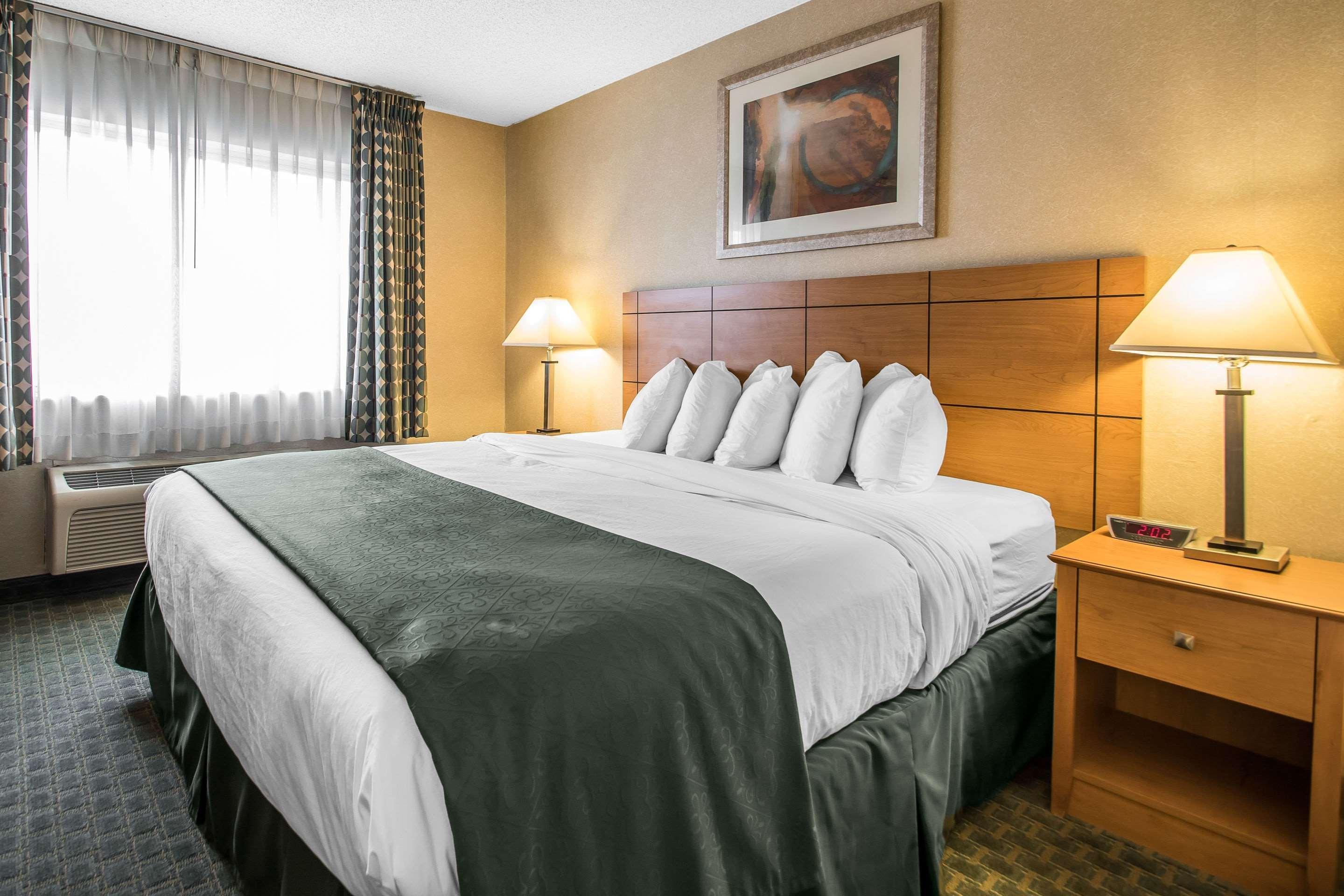 Quality Inn Dubuque On Hwy 20 Buitenkant foto
