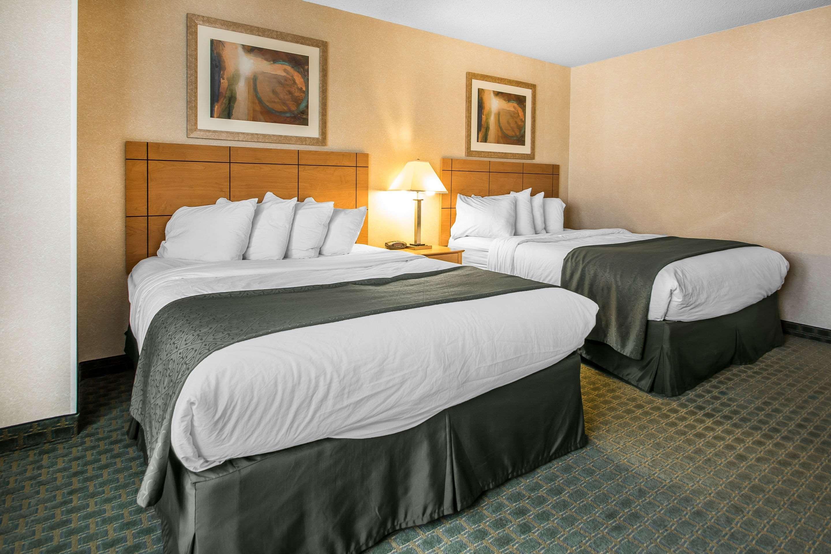 Quality Inn Dubuque On Hwy 20 Buitenkant foto