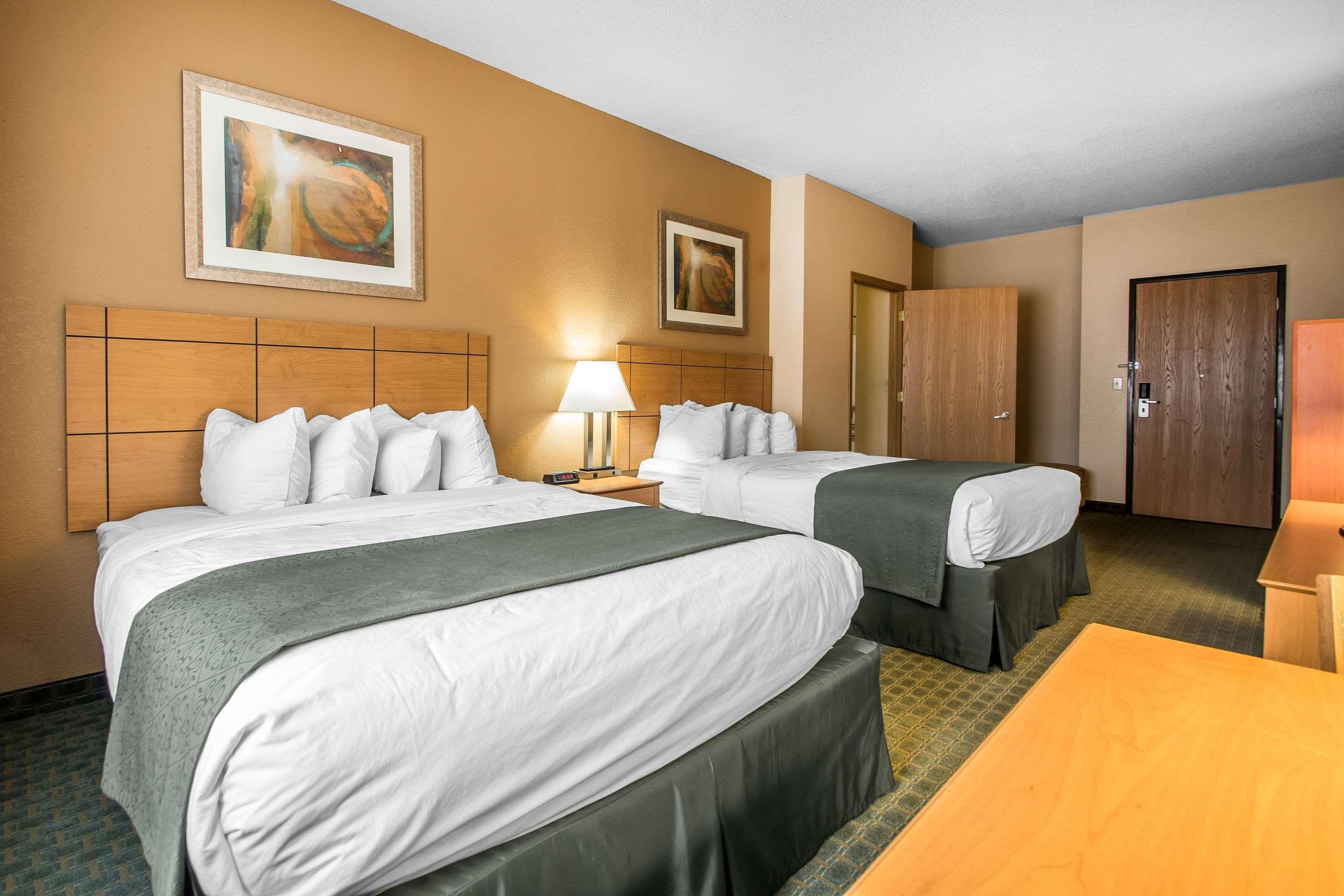 Quality Inn Dubuque On Hwy 20 Buitenkant foto