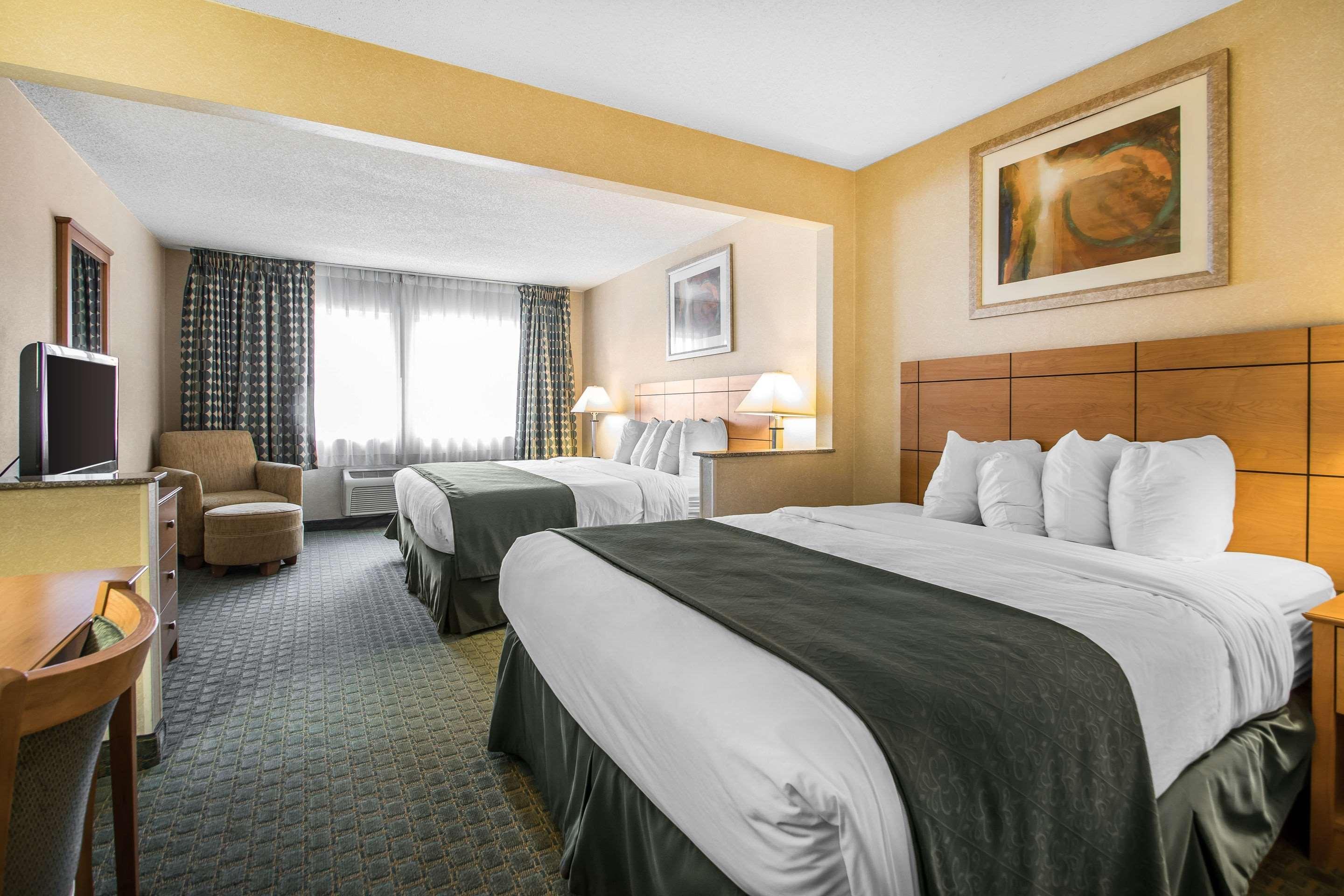 Quality Inn Dubuque On Hwy 20 Buitenkant foto