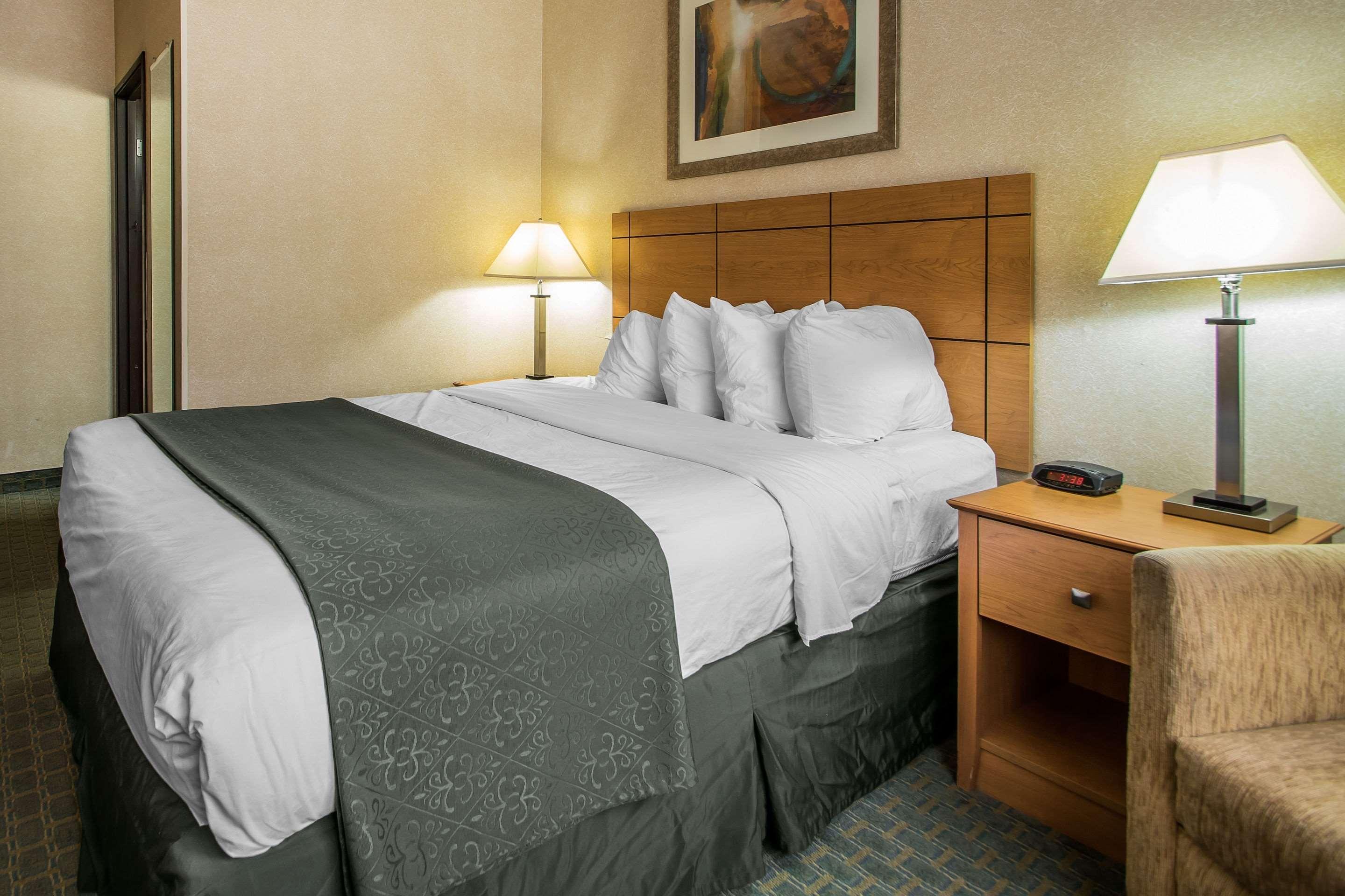 Quality Inn Dubuque On Hwy 20 Buitenkant foto