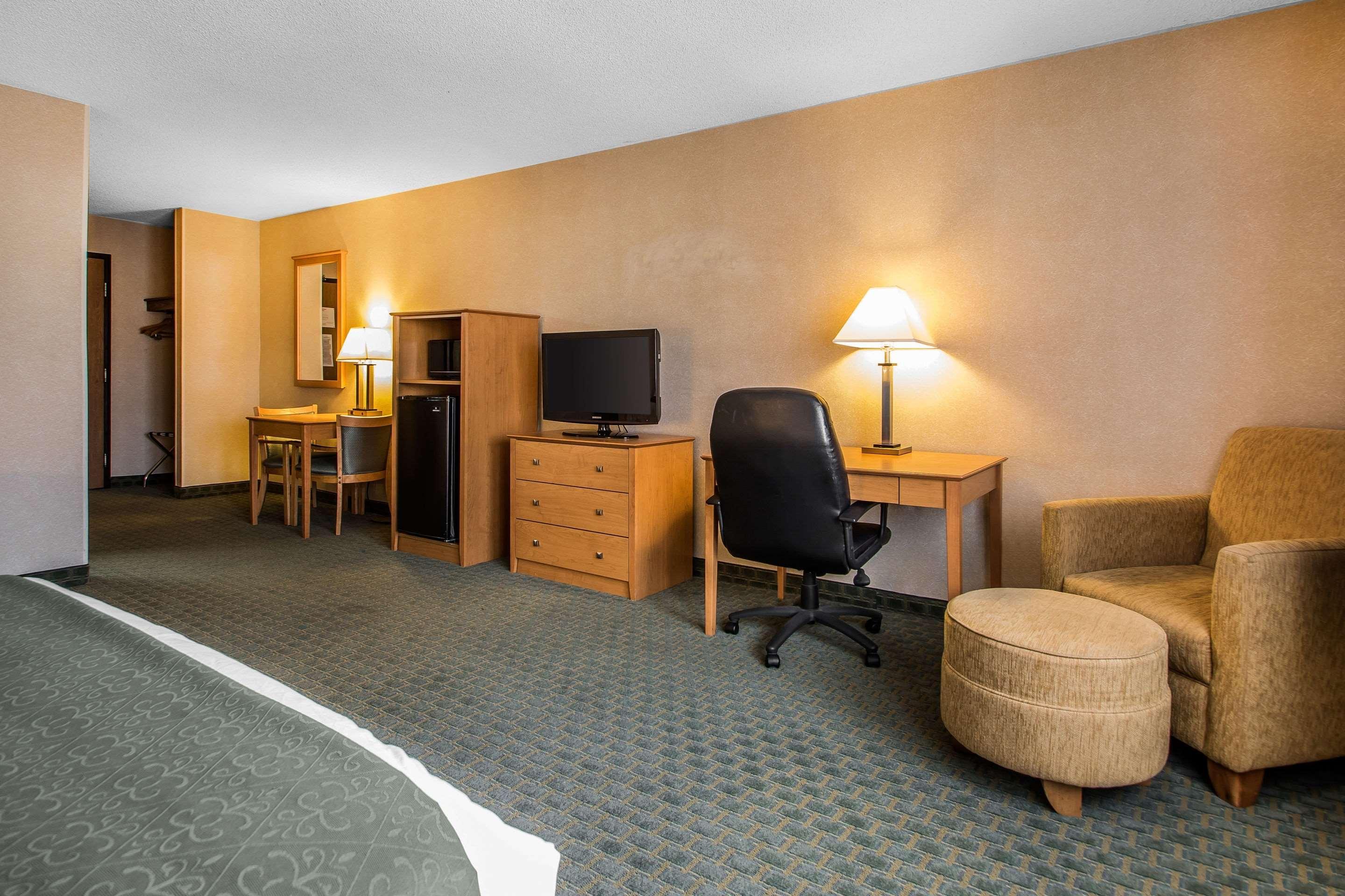 Quality Inn Dubuque On Hwy 20 Buitenkant foto