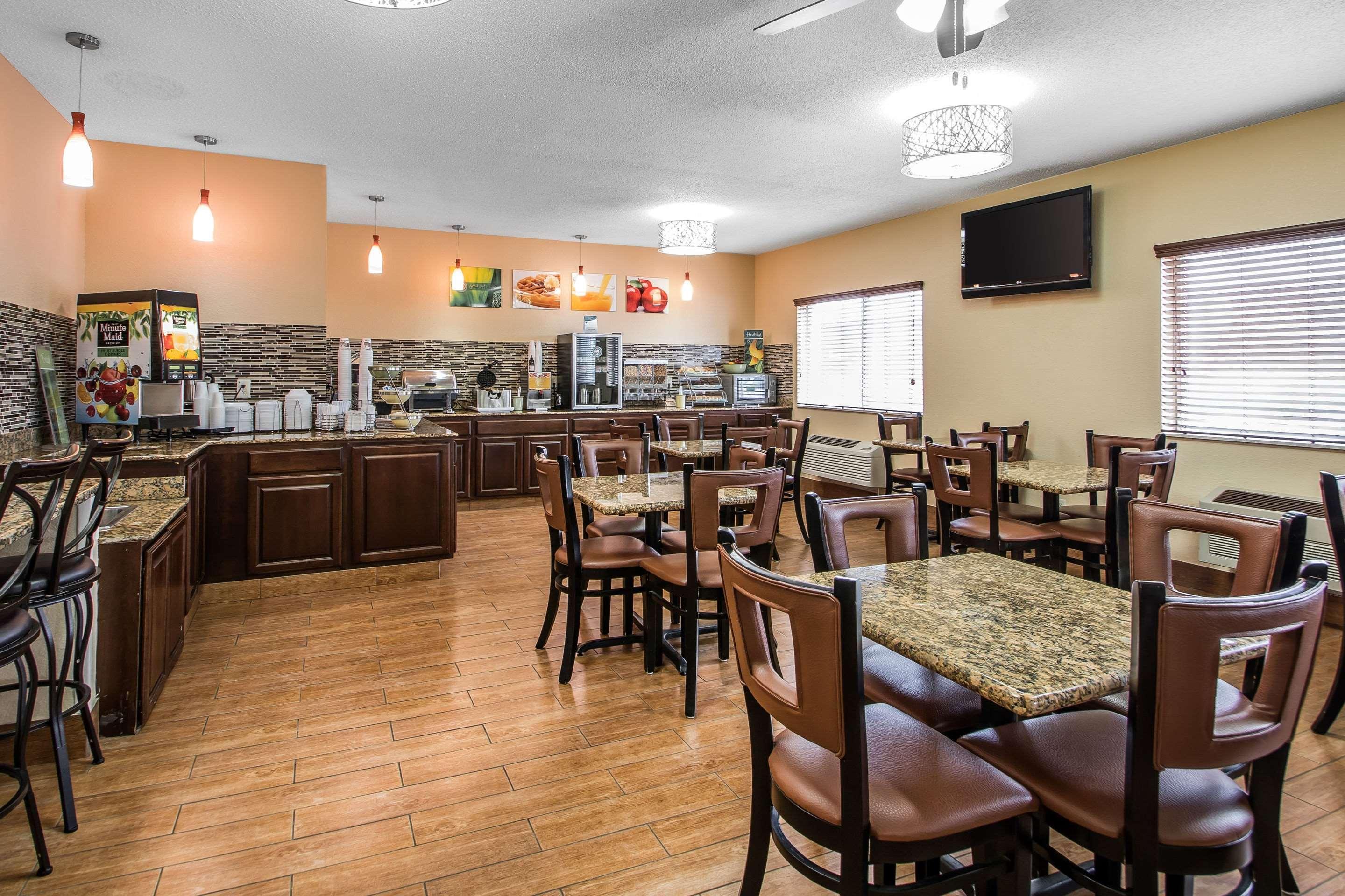 Quality Inn Dubuque On Hwy 20 Buitenkant foto