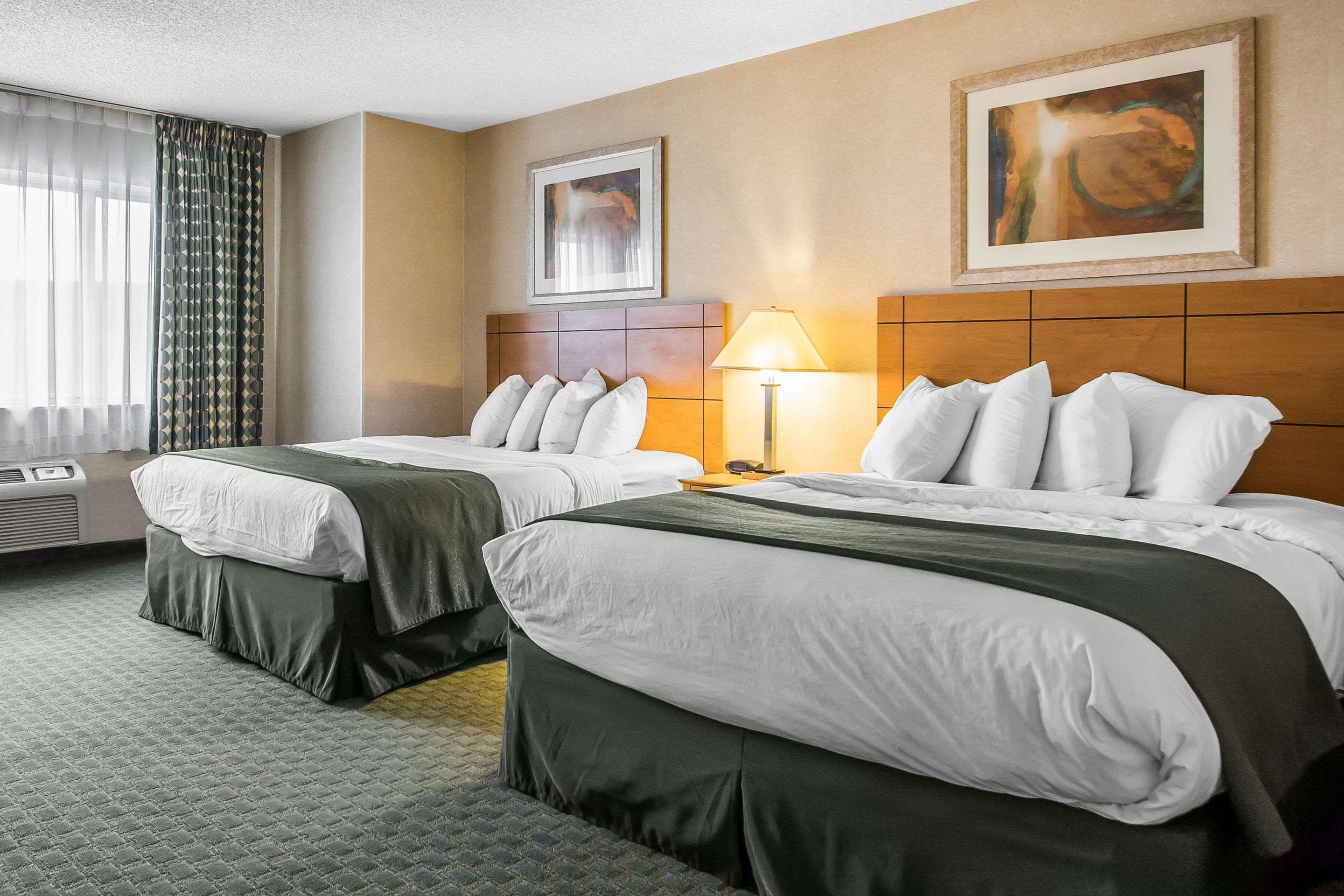 Quality Inn Dubuque On Hwy 20 Buitenkant foto