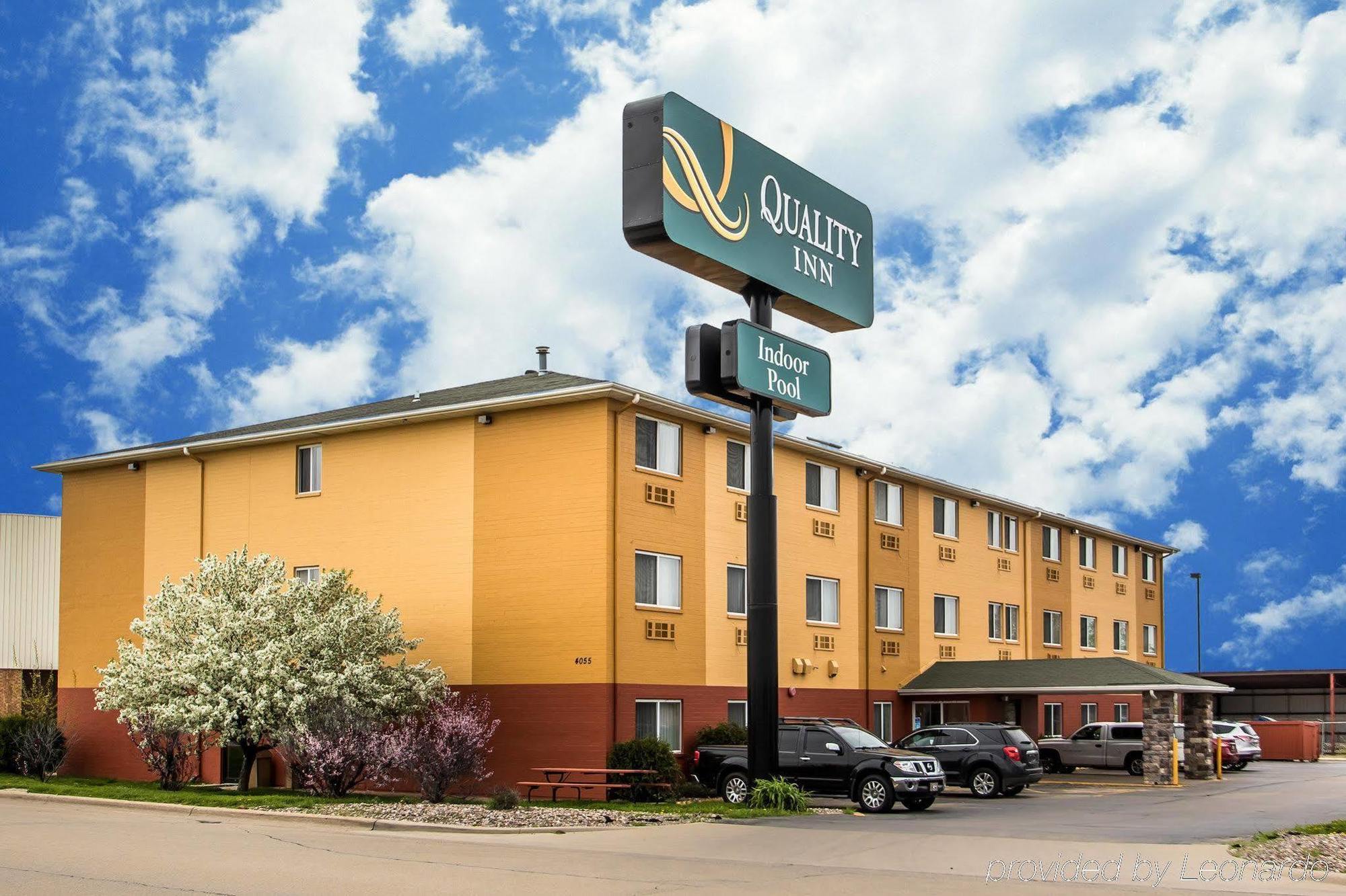 Quality Inn Dubuque On Hwy 20 Buitenkant foto