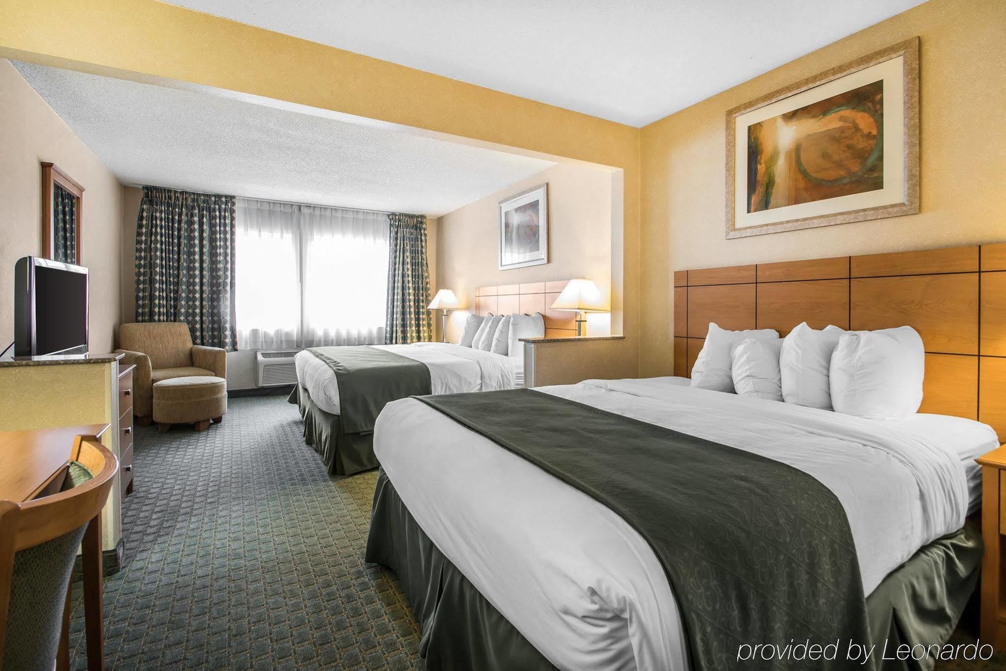 Quality Inn Dubuque On Hwy 20 Buitenkant foto