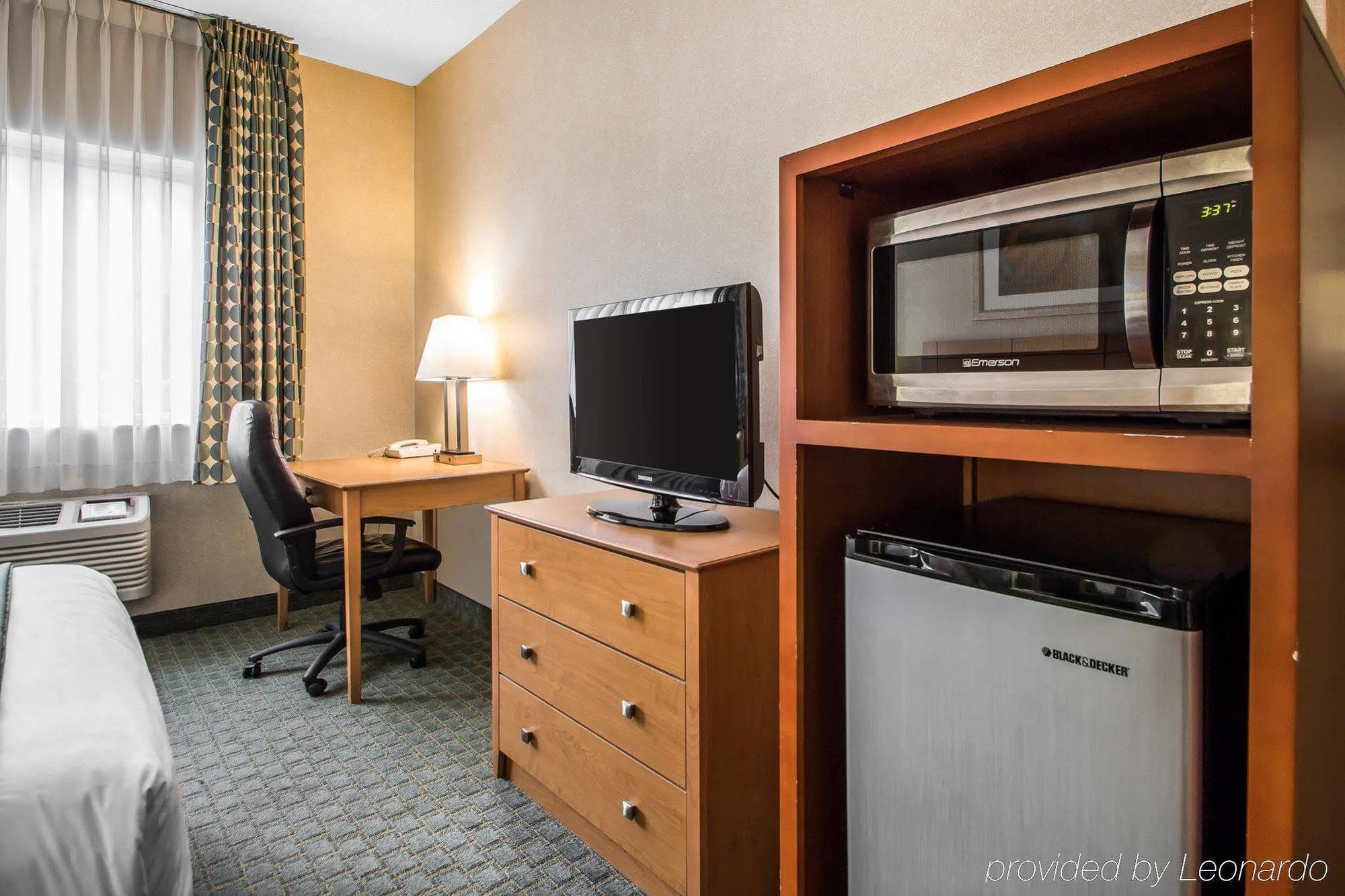 Quality Inn Dubuque On Hwy 20 Buitenkant foto