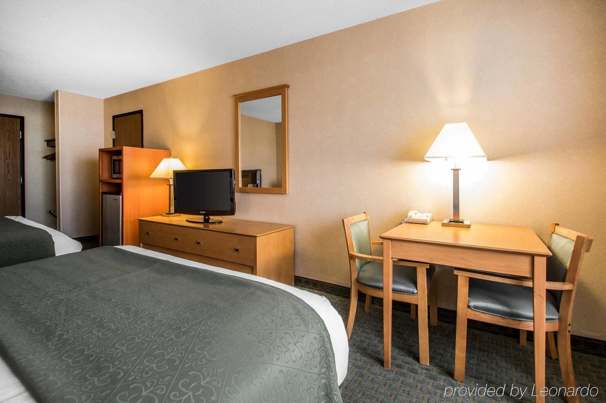 Quality Inn Dubuque On Hwy 20 Buitenkant foto