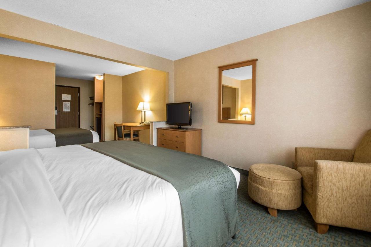 Quality Inn Dubuque On Hwy 20 Buitenkant foto